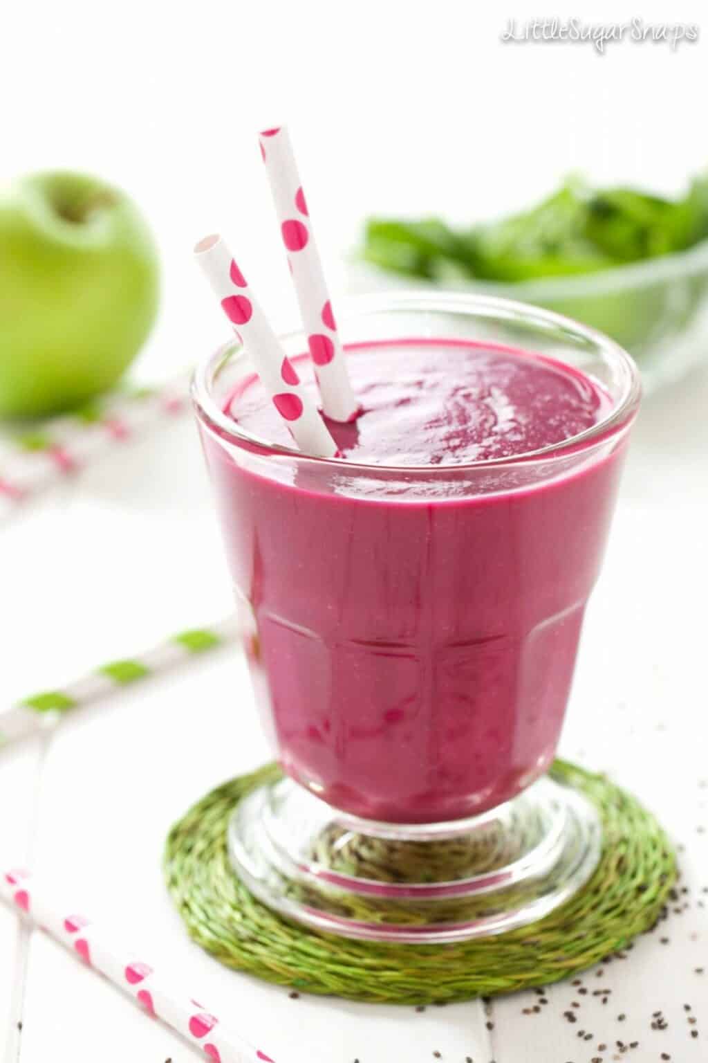 Beetroot Smoothie with Apple & Ginger Little Sugar Snaps
