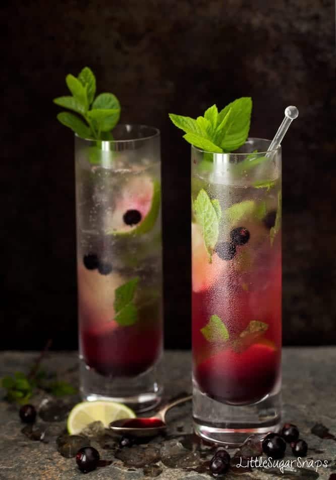 Blackcurrant Mojito in tall glasses