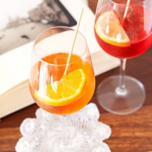 Aperol spritz cocktail in glass with ice and slice