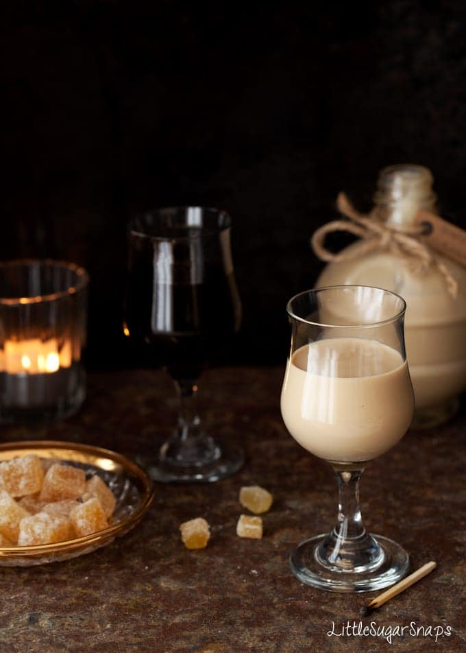 Gingerbread cream liqueur in glasses.