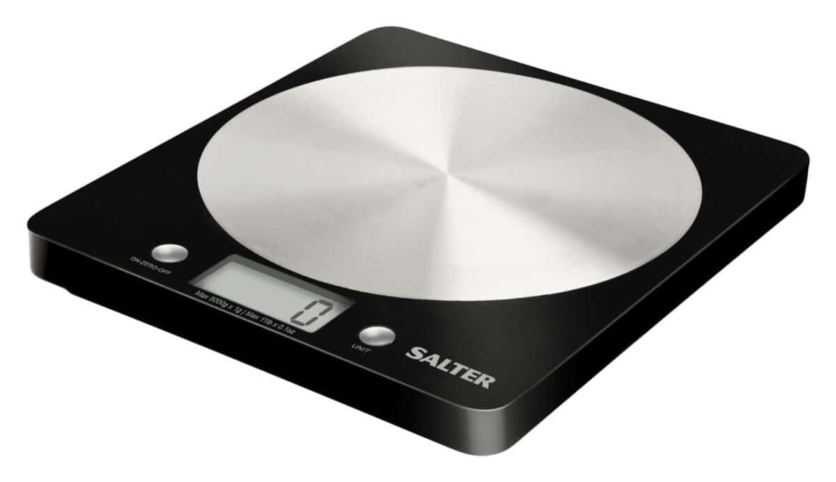 A set of digital kitchen scales