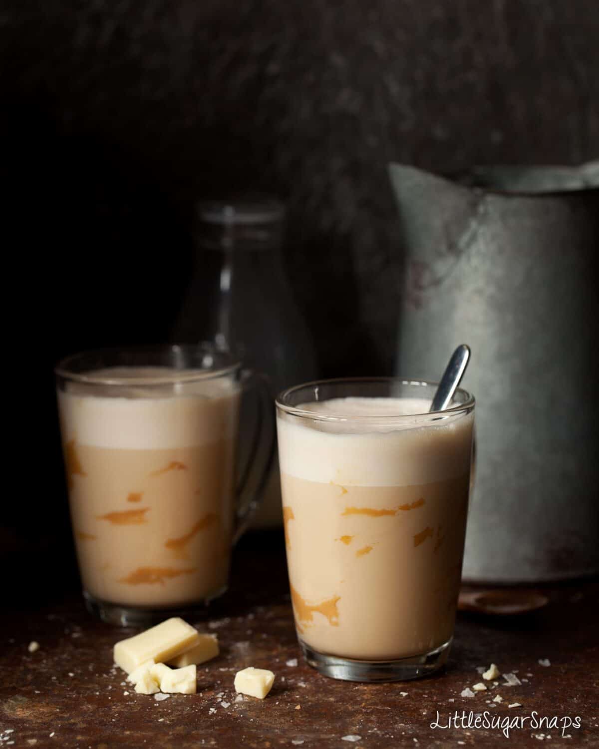 Caramelised White Hot Chocolate in 2 glass mugs.