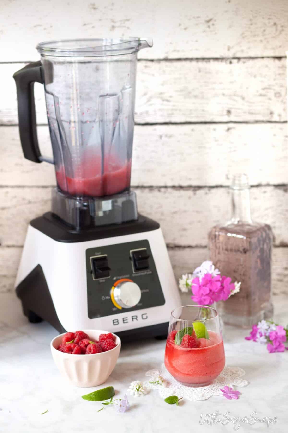 A slushie style drink gin & tonic and a Berg Innovations blender