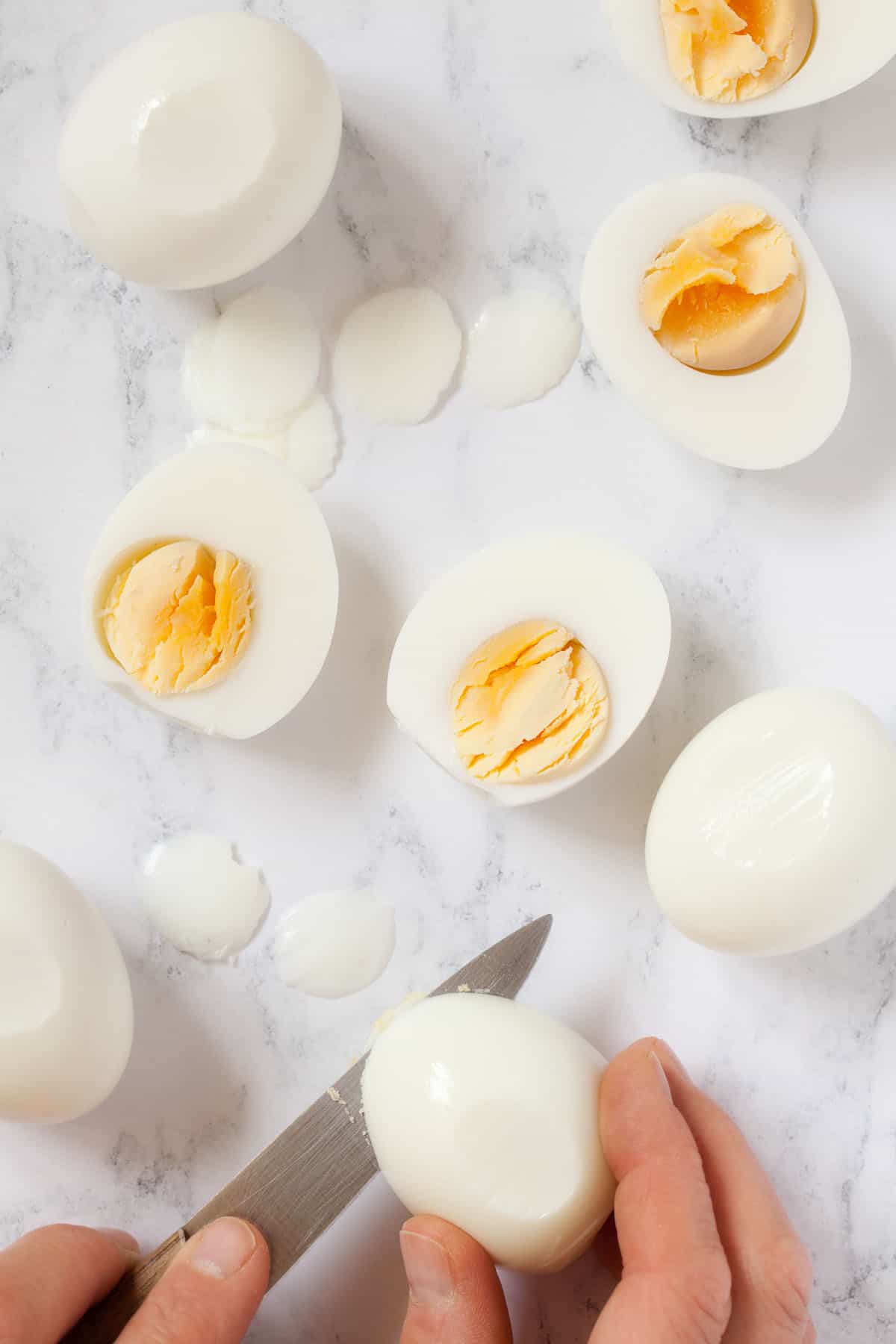 Slicing hard boiled eggs in half