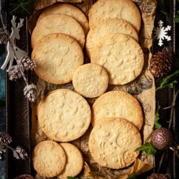 Embossed lemon shortbread cookies - featured image