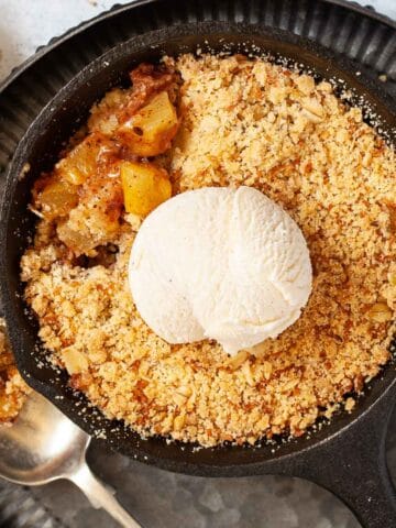 Pineapple crumble - featured image