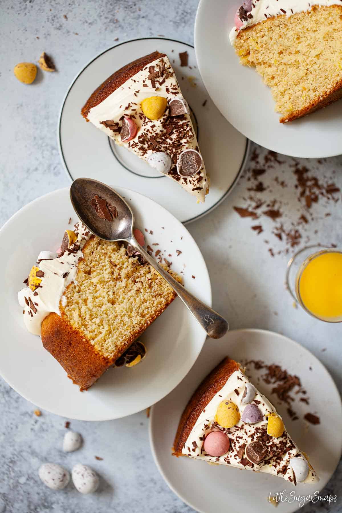 Slices of advocaat dessert cake on plate.