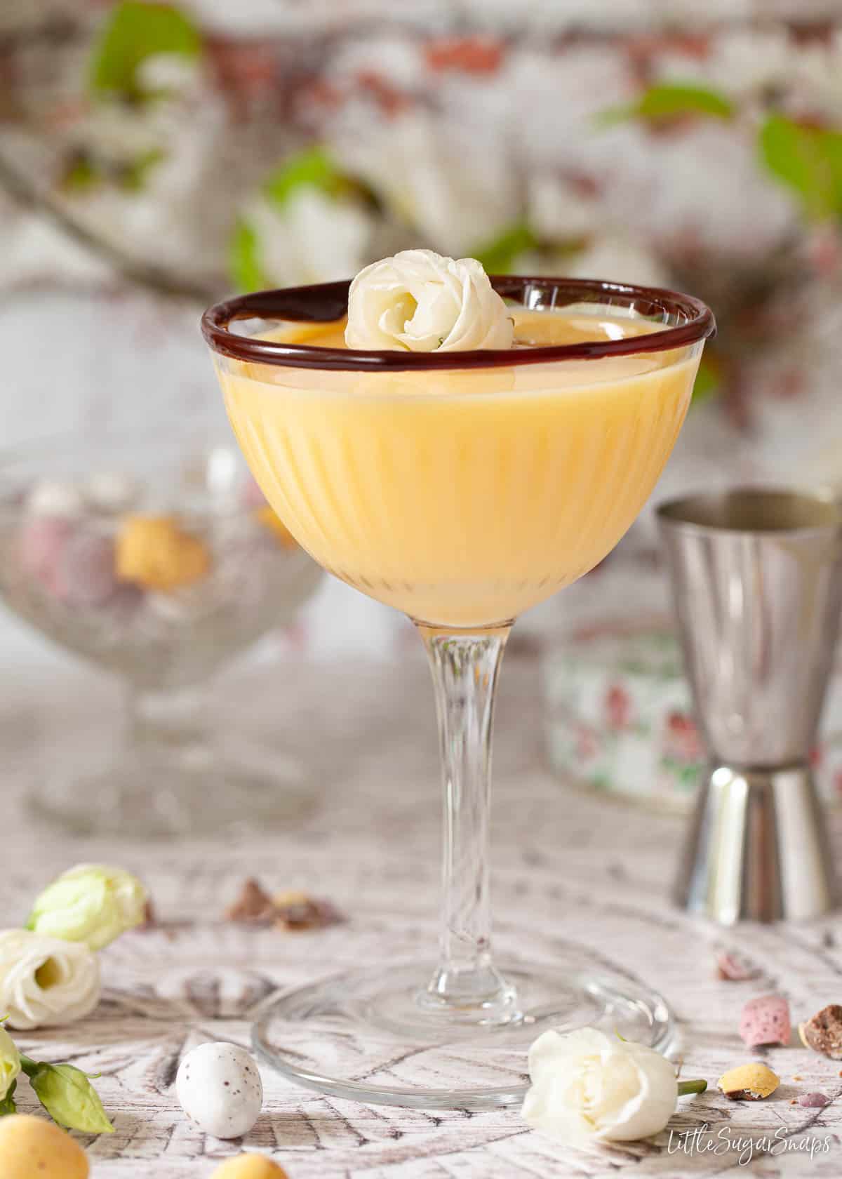 An advocaat drink garnished with a white flower.