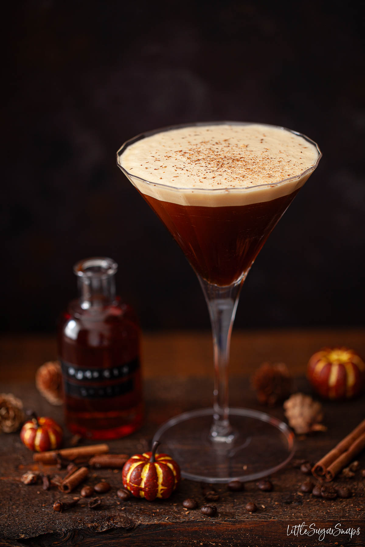 A pumpkin spice espresso martini garnish with ground nutmeg.
