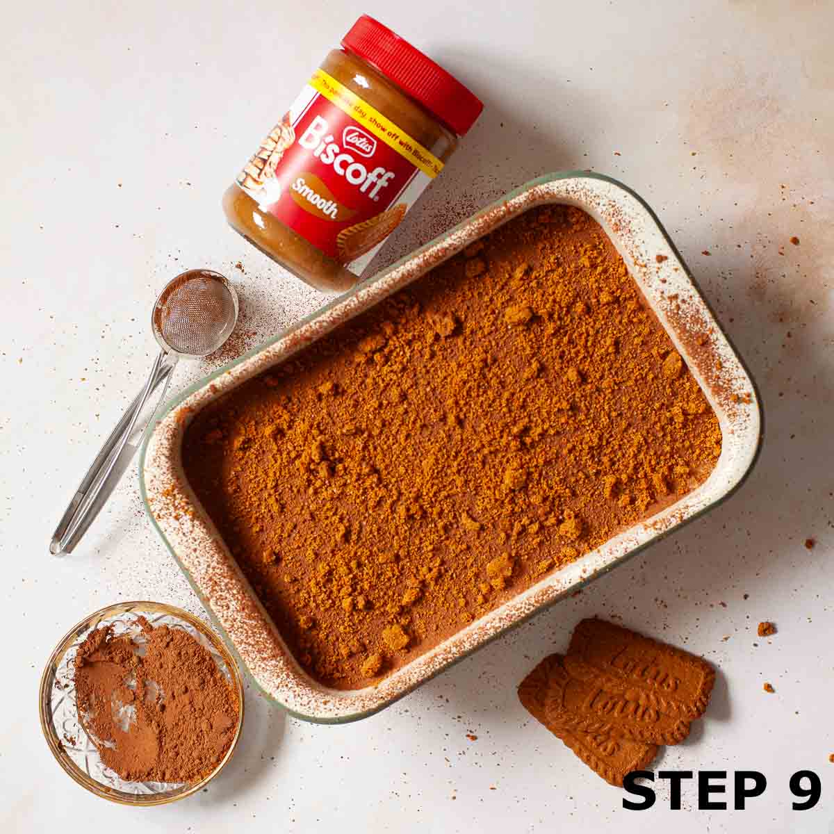 Speculoos tiramisu topped with cocoa powder and crushed Biscoff cookies.