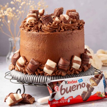 Kinder Bueno cake with chocolate hazelnut buttercream and a wrapped chocolate bar.