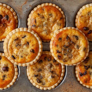 Towcester cheesecakes made from curds and currants and presented in pastry shells.