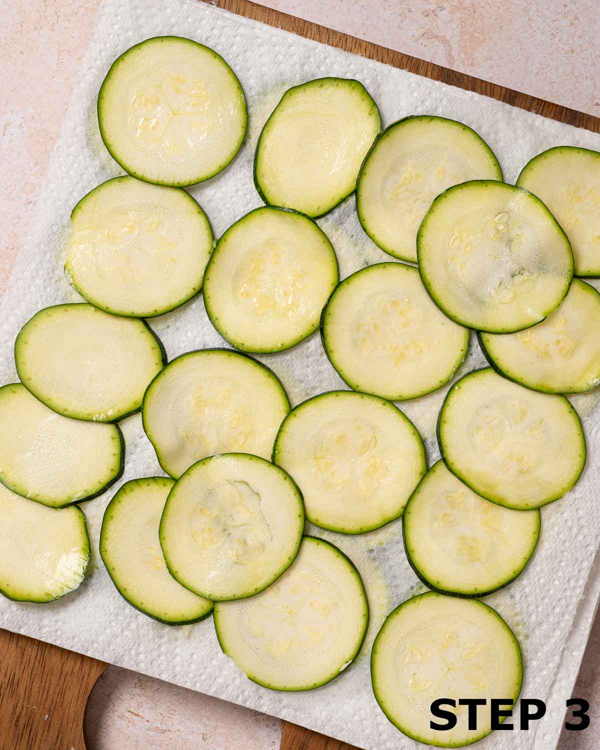 Slices of courgette on kitchen towel.